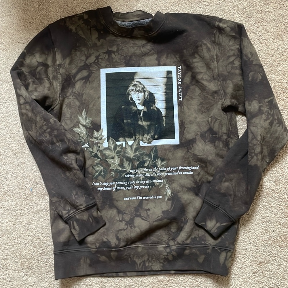 NEW RARE TAYLOR SWIFT IVY SWEATSHIRT (size small)